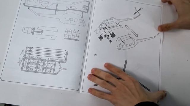 Сборная модель советский многоцелевой вертолет Ми-2 (Hoplite). Распаковка смотреть онлайн