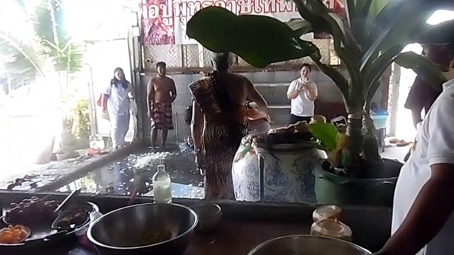 Магичим в храме 1 превращаем тайца в Ганешу смотреть онлайн