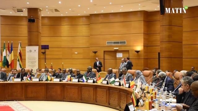 Le Maroc rapproche les visions en vue d’une gestion efficace de la question migratoire смотреть онлайн