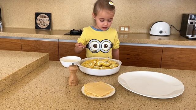 Готовим вместе с Ясминой. Картошка запеченная в сыре смотреть онлайн