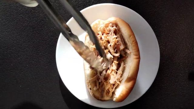 Хот-дог с рваной свининой смотреть онлайн