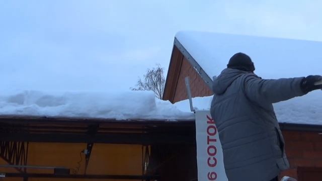 Приспособление (скребок-снегорез) для очистки крыш от снега своими руками Легкая уборка снега с кры смотреть онлайн
