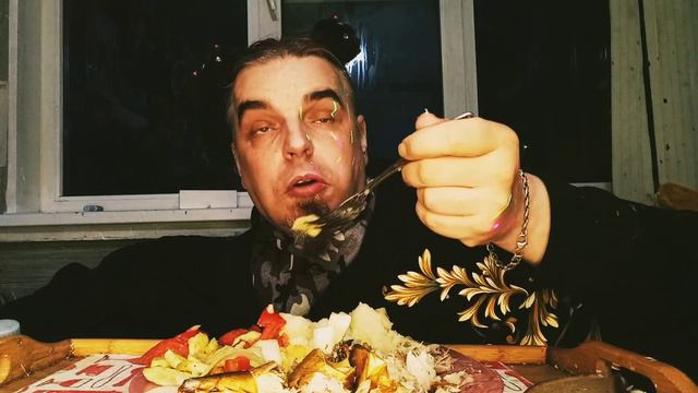 Мукбанг на диване выпуск 315й. #скумбрия #картошка #салат #мукбанг #обжор #mukbang #рек #еда #пите смотреть онлайн