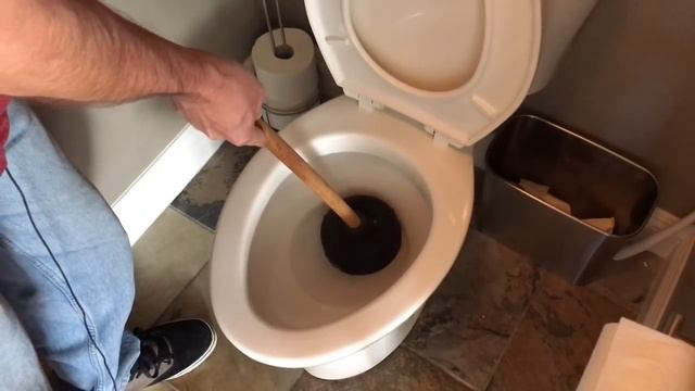 Unclog A Toilet-3 Different Ways Guaranteed! смотреть онлайн