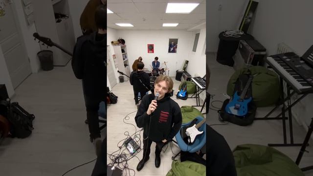 Поздравление с 8 марта от мальчиков Музыкальной студии БФУ им. И. Канта «Муз_и_Кант» смотреть онлайн