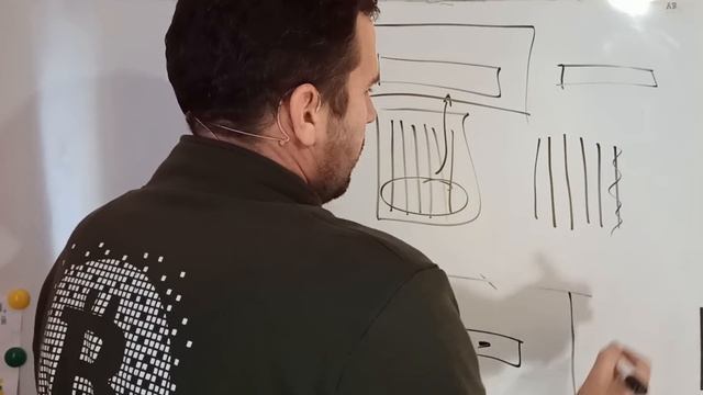 матка + несколько пчел на рамке, как спасти матку пчел зимой? смотреть онлайн