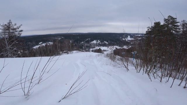 На горных лыжах в Гурьевске! СЕКРЕТНЫЕ склоны Кемеровской Области - Едем кататься в гк Золотая Гор смотреть онлайн