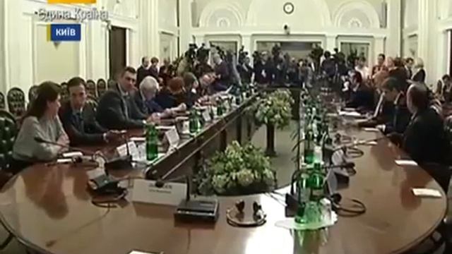 Вице президент США Джозеф Байден прилетел в Украину смотреть онлайн