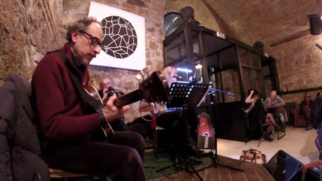 Bull, Fish and the Blonde - смотреть онлайн
