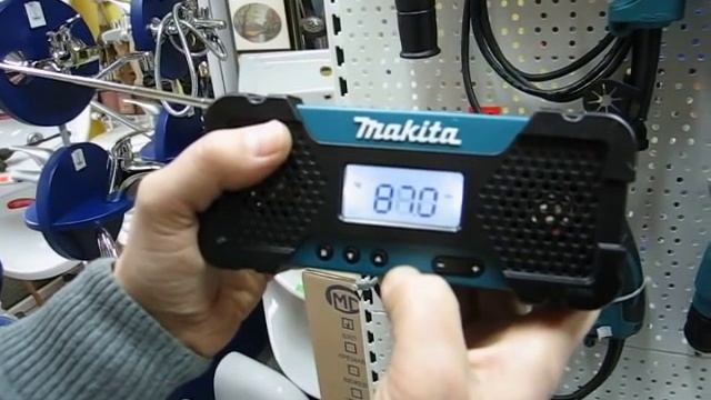 Акумулаторно радио Makita MR051 - 10.8V/1.3Ah Li-Ion part 3 смотреть онлайн