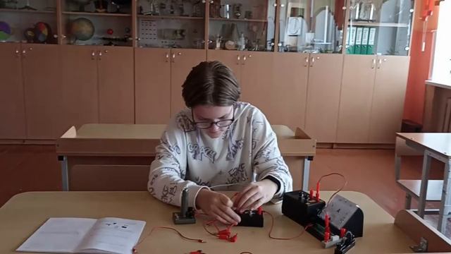 Лабораторная №3 для 8 класса "Сборка электрической цепи" смотреть онлайн