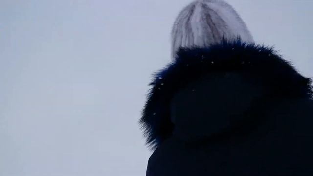 Зимняя женская шапка с нашивками из Норки смотреть онлайн