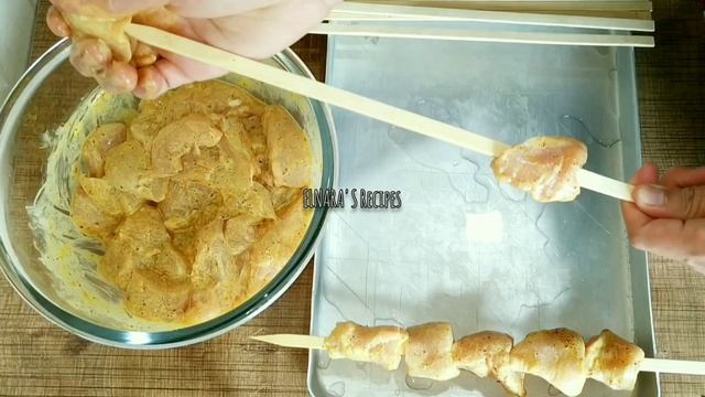 Куриный шашлык в духовке//Sobada toyuq kababı смотреть онлайн