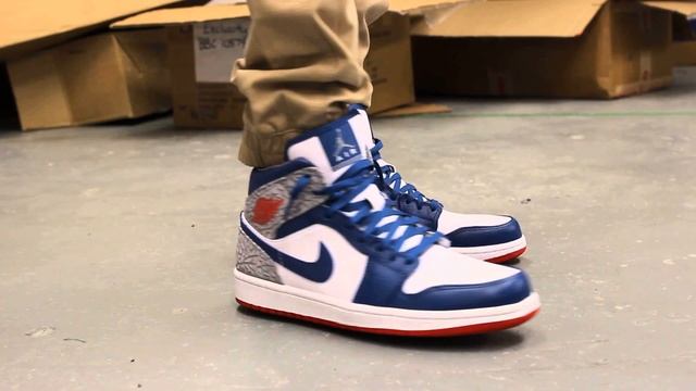 Женские кроссовки Air Jordan 1 High Zip Premium Тренировочные красные смотреть онлайн