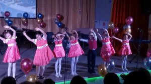 Первоклашки поют для выпускников в музыкальной школе 03.06.21