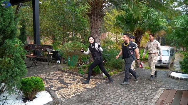 LTT Game Nerf War : Couple Warriors SEAL X Nerf Guns Fight Crime Mr Close Mercenary Mission смотреть онлайн