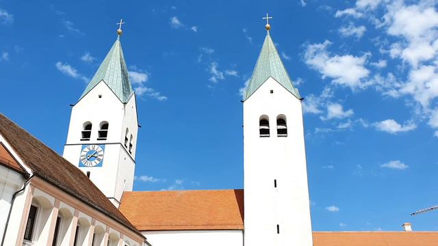 Freising (FS) Altstadt kath. Domkirche St. Maria und Korbinian : Festgeläut (Vollgeläut) смотреть онлайн