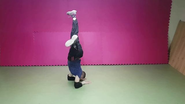 Как научиться делать стойку на локтях|by Infinite Tutorials смотреть онлайн