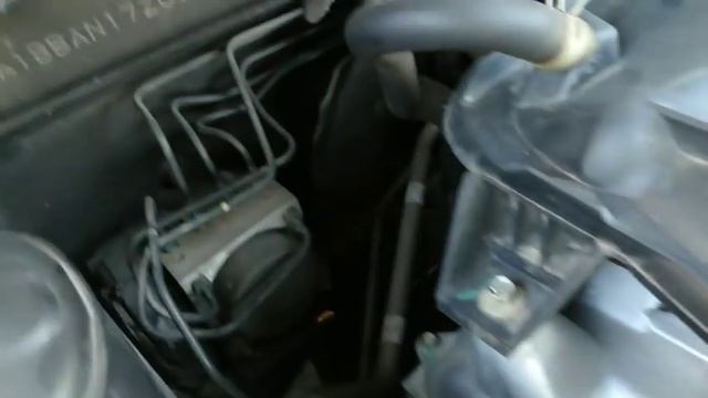 ماذا يوجد تحت غطاء محرك نيسان صنى N17 الشكل الجديد NISSAN SUNNY N17 under hood смотреть онлайн