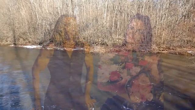 Вы ахните! Тарзан изменил Королевой сразу с двумя девушками смотреть онлайн