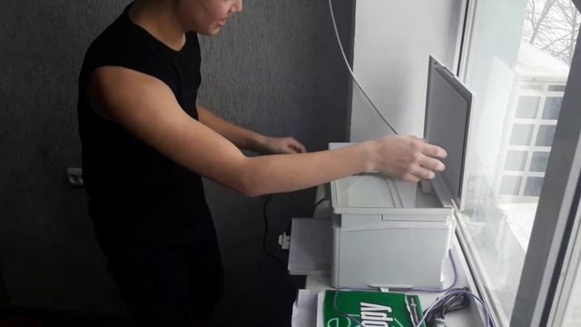 Что будет если засунуть лицо в ксерокс? Казахи развлекаются! смотреть онлайн