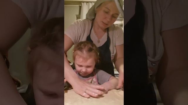 с дочей булочки печем. Мой тестомес. смотреть онлайн