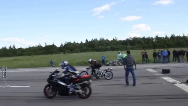 Урал с вариаторной трансмиссией против спорбайка 750cc/URALGON/мотогонки на оппзитах смотреть онлайн