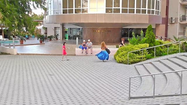 Анапа. Танец живота на Набережной у PARK HOTEL. Прогулка летом по Анапе. Отдых в Анапе 2019 г. смотреть онлайн