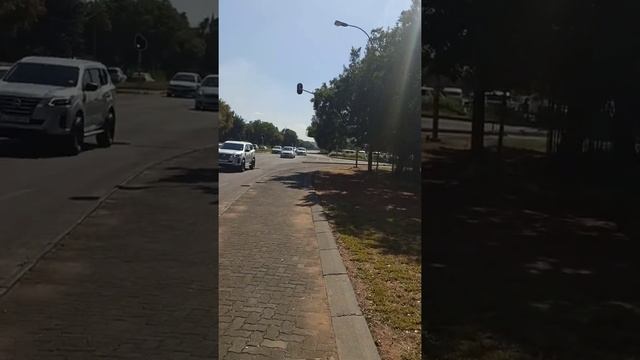 Гуляю по ЮАР, пригород Йоханнесбурга. Иду домой. смотреть онлайн