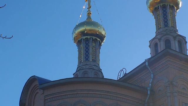 Прогулка возле Храма смотреть онлайн