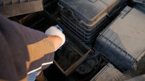 Замена воздушного фильтра Tiguan 2.0 TSI 2012