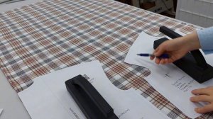 Как ЛЕГКО кроить и шить КЛЕТКУ? Пример раскроя ткани в клетку | ATELIER