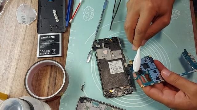Как заменить дисплей на телефоне Samsung Galaxy J2 Prime (SM-G532F/DS) смотреть онлайн