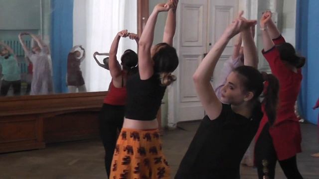 Базовые движения адаву техники индийского классического танца Бхаратанатьям Мастер класс Элеонор смотреть онлайн