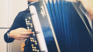 " Как родная меня Мать провожала " На Баяне .