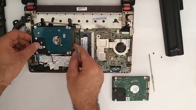 Netbook harddisk değişimi Lenovo S 110 HDD değişimi. Netbook HDD Replacement, . Hard Drive смотреть онлайн
