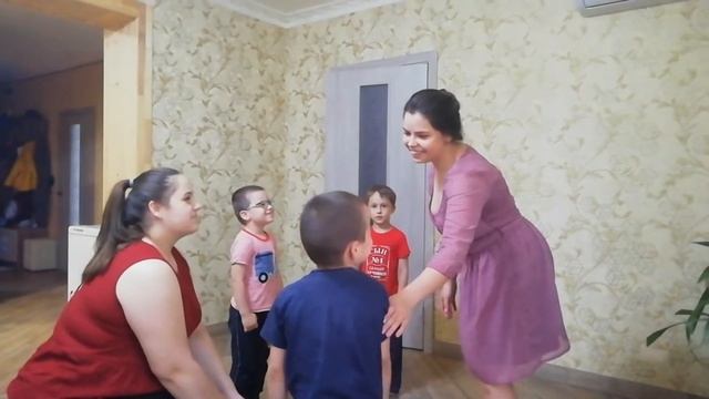 Коммуникативная игра «Гляделки» смотреть онлайн