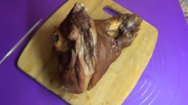 Ветчина из свиной рульки. Готовить просто, а получается вкусно и дешево. смотреть онлайн