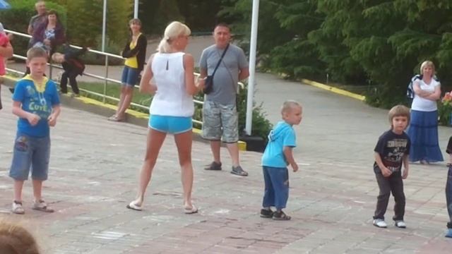 Танец "Зеленая Долина" Судебные приставы и детки смотреть онлайн