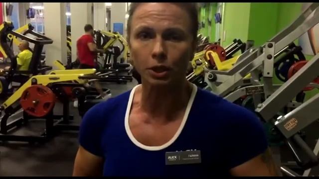 Диагональные скручивания, лежа на полу, на косые мышцы живота смотреть онлайн