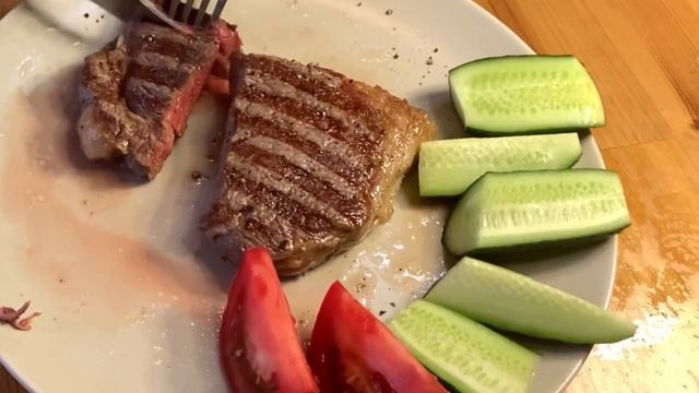 Пробуем стейк "Рибай" из говядины смотреть онлайн