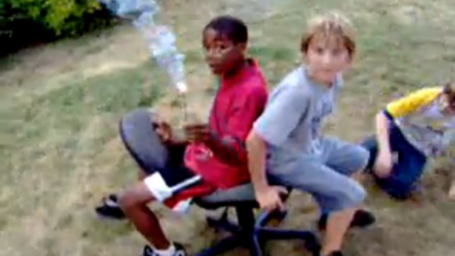 Детишки изобрели аттракцион смотреть онлайн