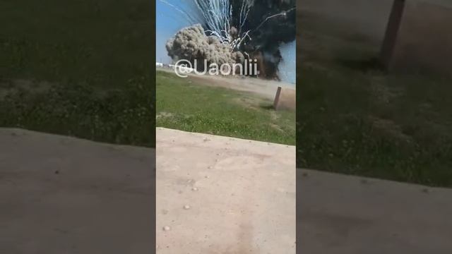 Уничтожение склада ВСУ в Запорожской области, датируемое ещё июнем. смотреть онлайн