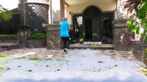 Алиса и Ева с папой шутят и ищут подарки на день рождения