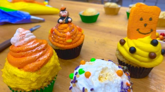 Nastya decorates cupcakes for Halloween смотреть онлайн