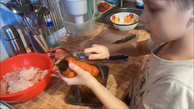 #52 15.12.2016. Сходили в магазин, готовим фрикадельки - ёжики. Обзор куртки для Дани. смотреть онлайн