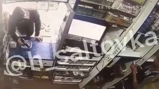Ограбление магазина Посад на перекрестке улиц Валентиновской и Гвардейцев Широнинцев смотреть онлайн