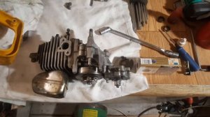 Очень интересная итальянская  бензопила Alpina euro 40