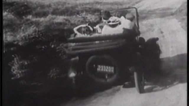 1912 Ford Model T: family motoring sure has changed! смотреть онлайн