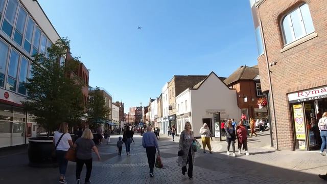 🇬🇧 Walking in Windsor 4K, England смотреть онлайн
